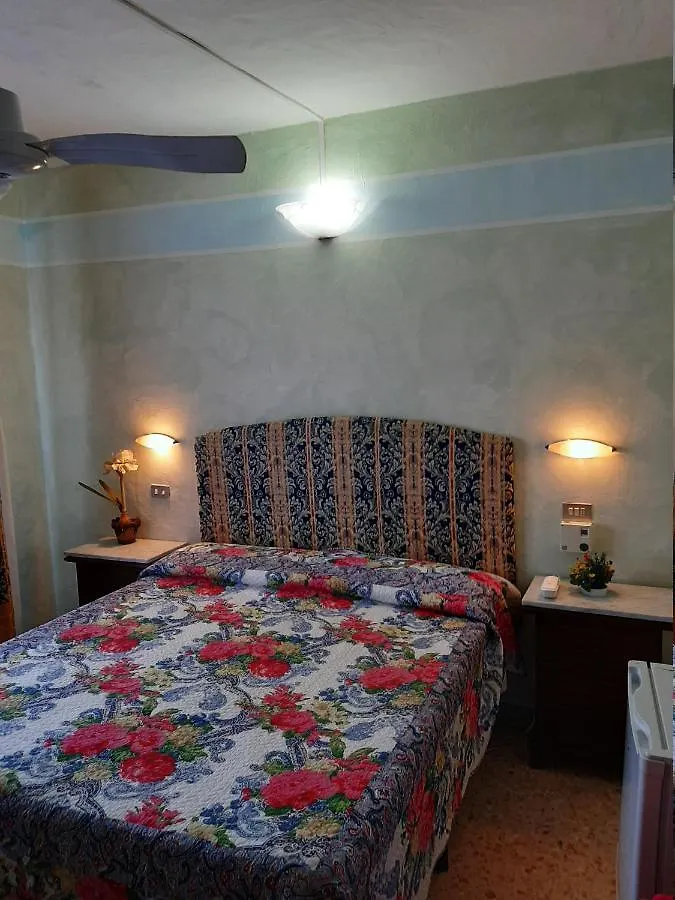 Hotel Gale New Lido di Camaiore Italia